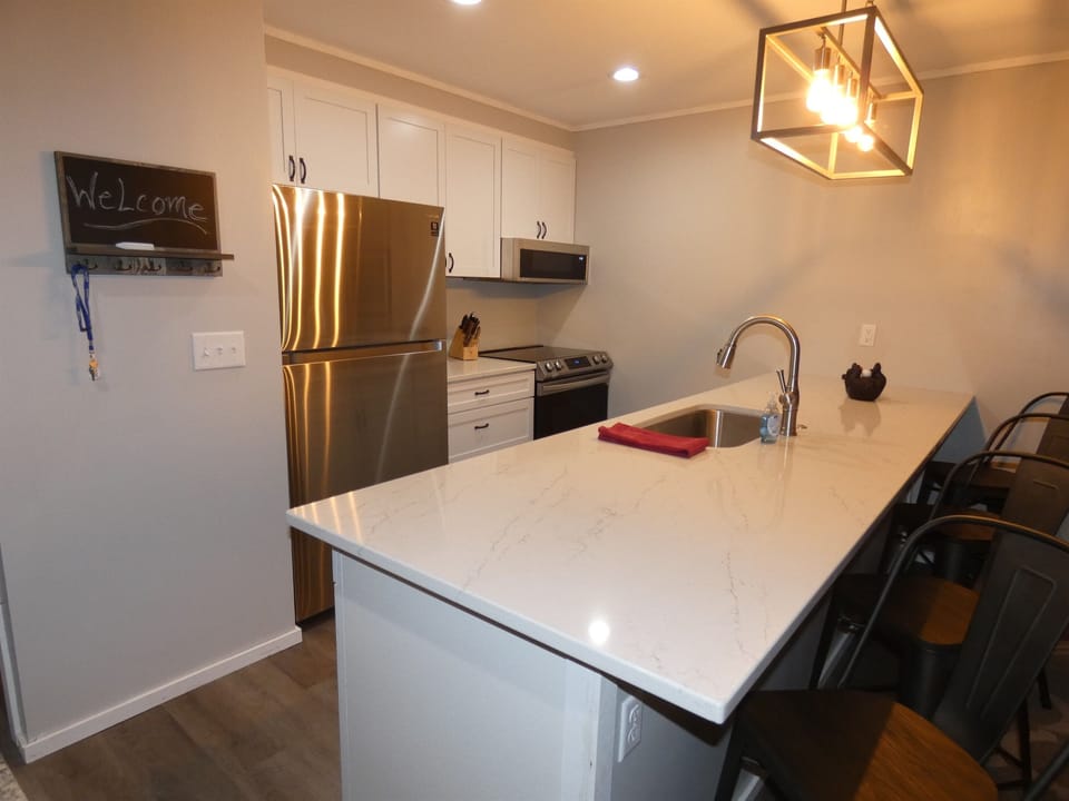 Full kitchen with all the amenities.