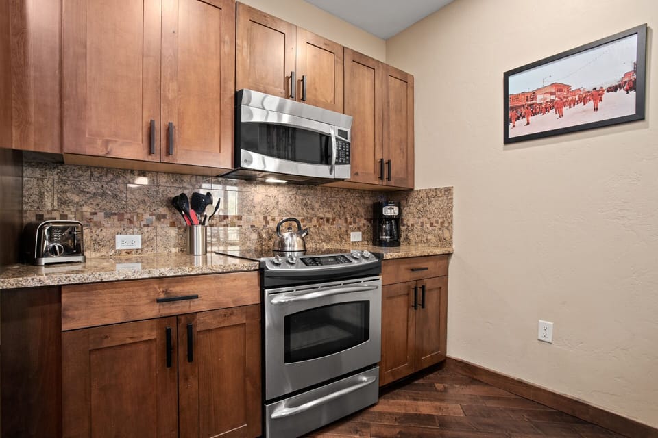 Granite Counters & Backsplash