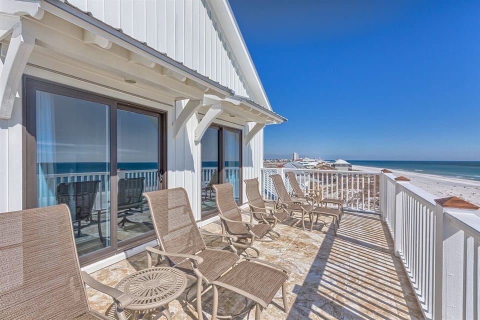 Top floor deck - amazing Gulf/beach views.  Two king bedrooms open on to it.