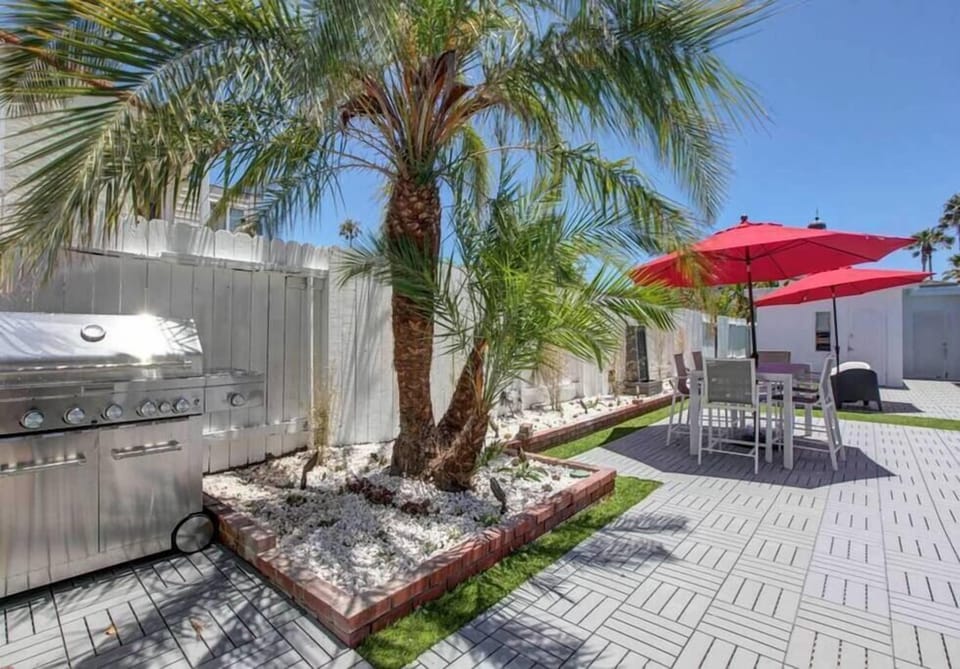 Large beautiful back yard with BBQ grill and plenty of seating to enjoy.