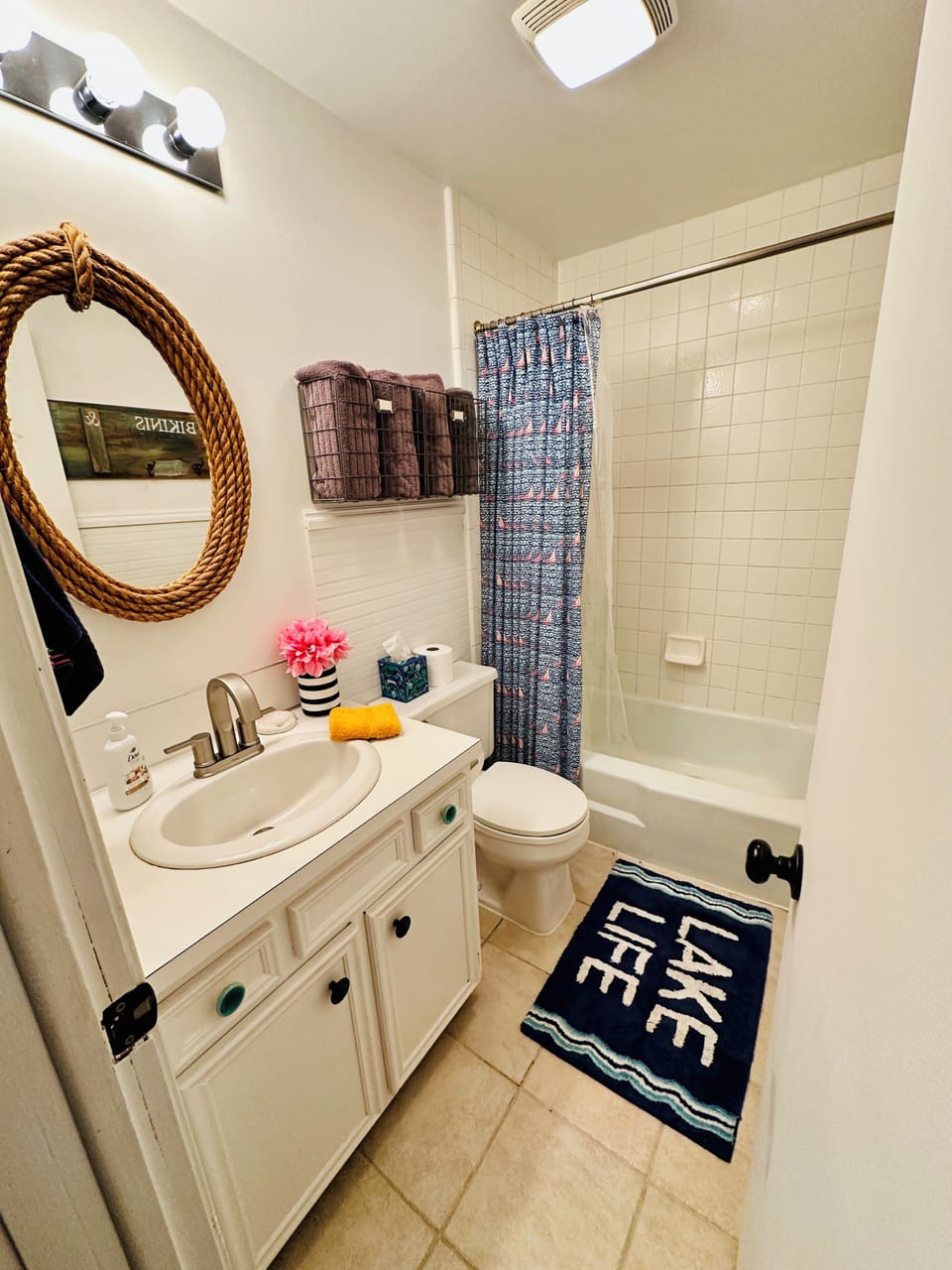 Main Bathroom 