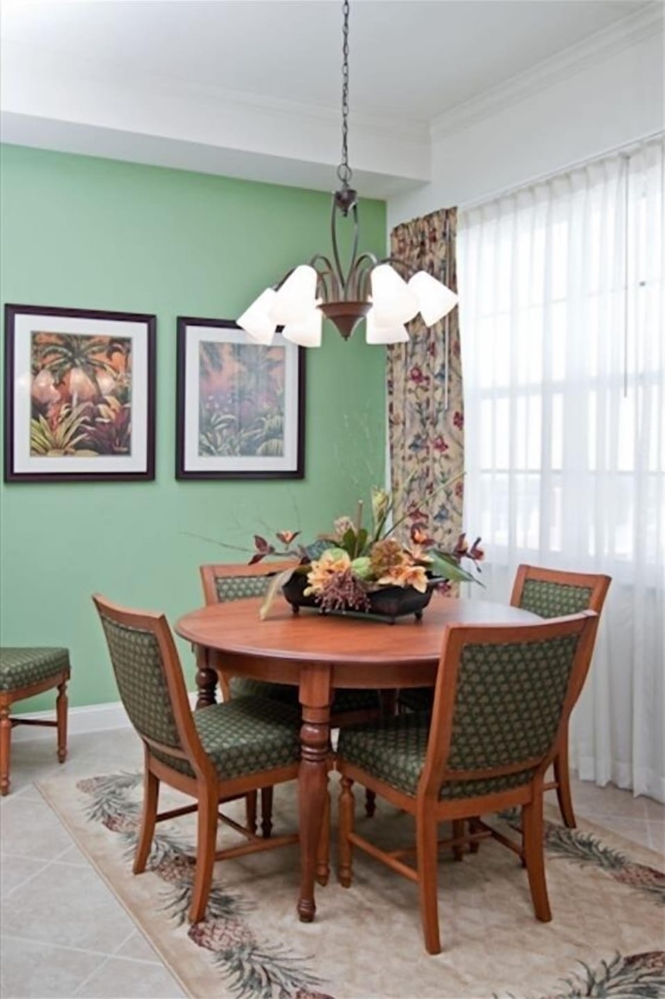 Nice morning sun! Additional seating for guests