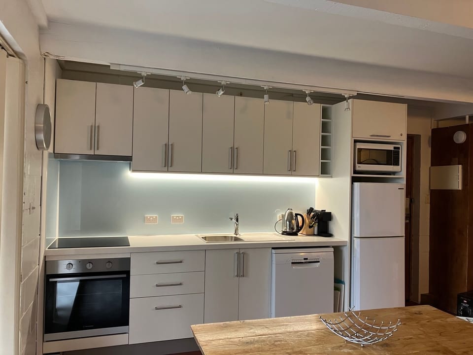 Induction cooktop, electric oven, dishwasher & Aldi coffee machine
