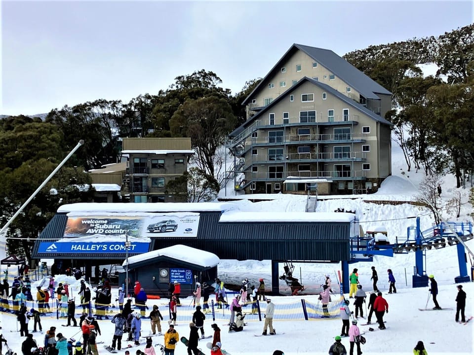 Les Chalets with Halley's Comet chairlift & Slalom Plaza at your doorstep