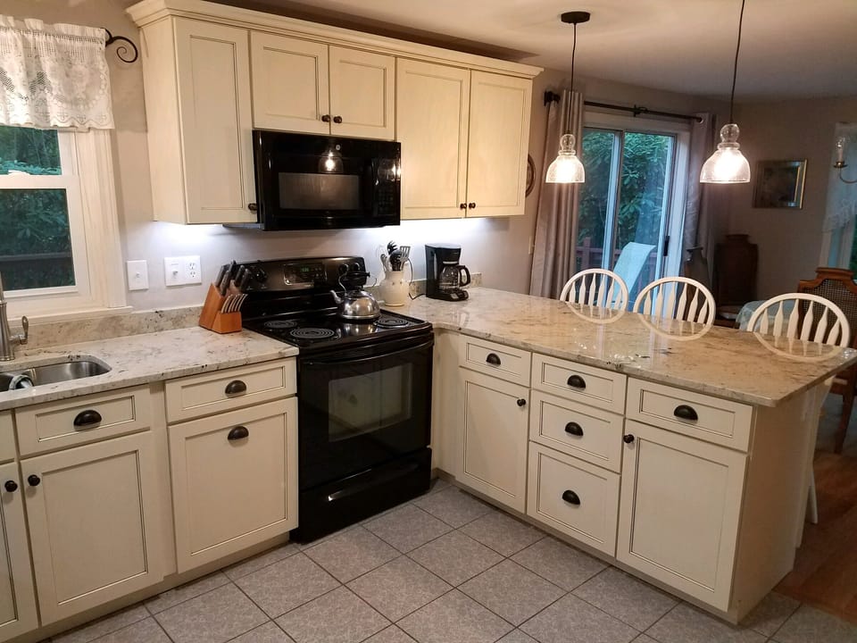 Kitchen peninsula with three bar stools!