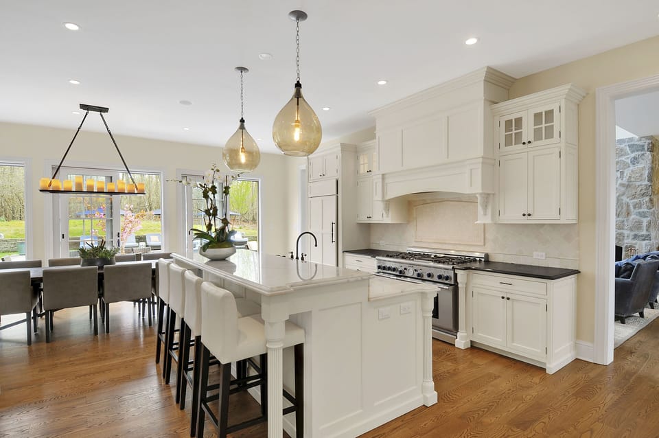 CHEF'S KITCHEN . TOP APPLIANCES