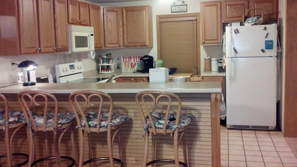 Kitchen and Breakfast Bar