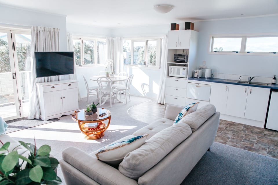 Lounge/dining kitchen. Smart Tv with Netflix