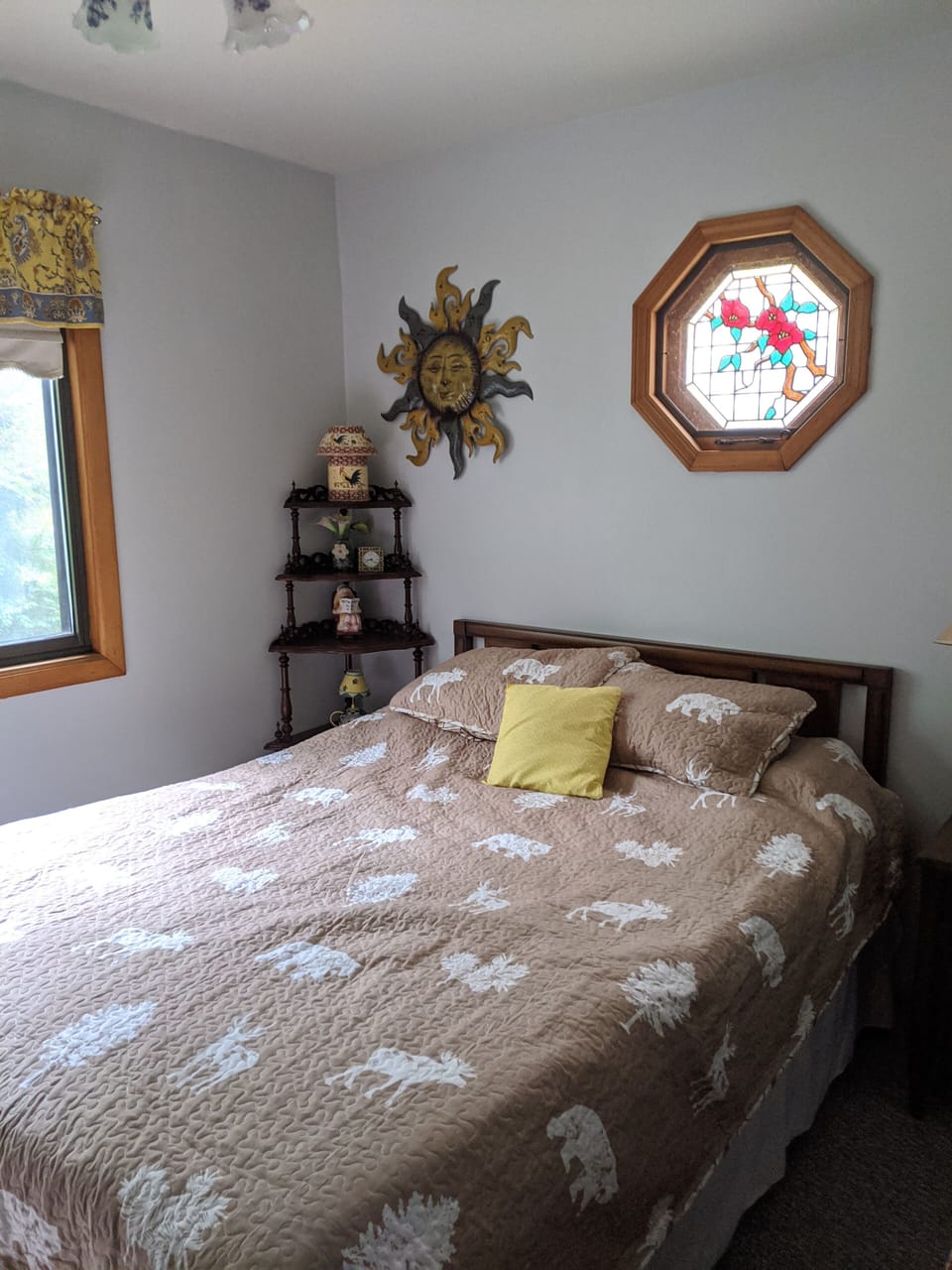 downstairs queen bedroom 
