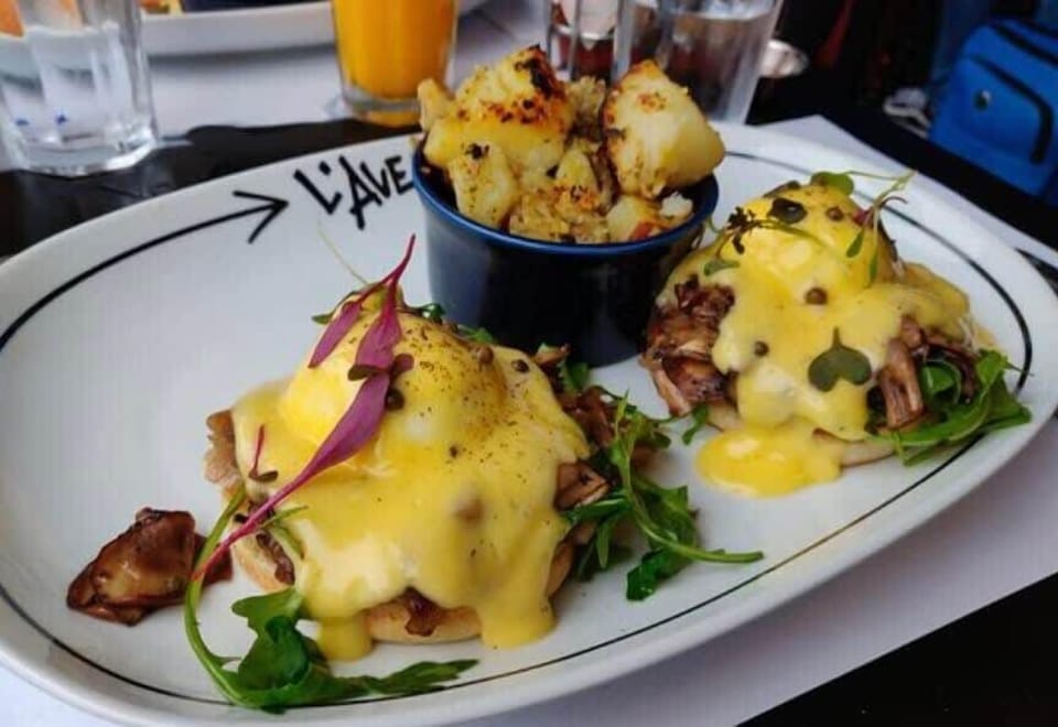 Tasteful brunch at restaurant L'Avenue, just 5 minutes from the apartment