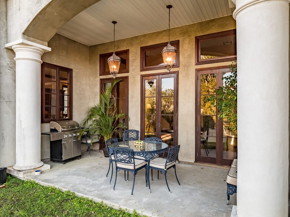 Outdoor dining