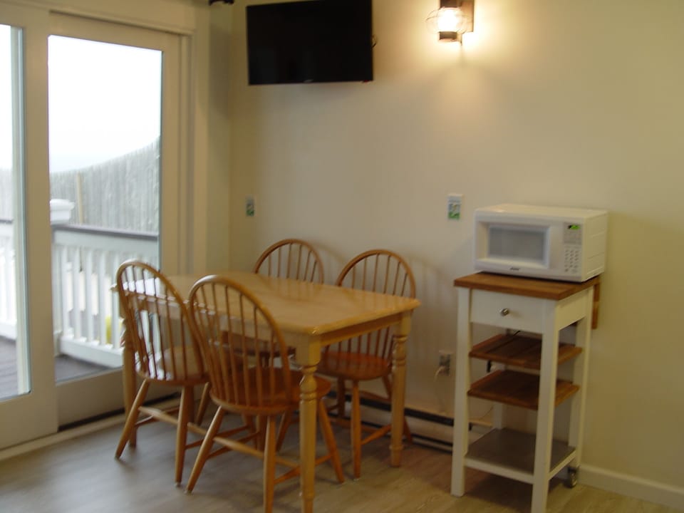 Unit ( B ) living space