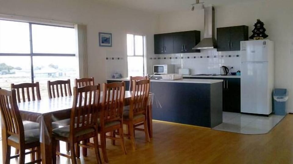 Dining/ kitchen ( 10 chairs)