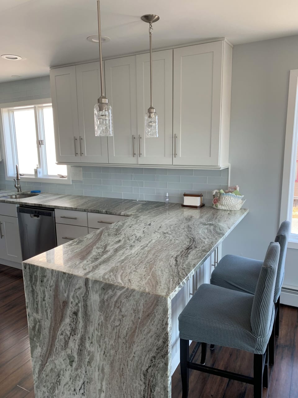 Kitchen island 
