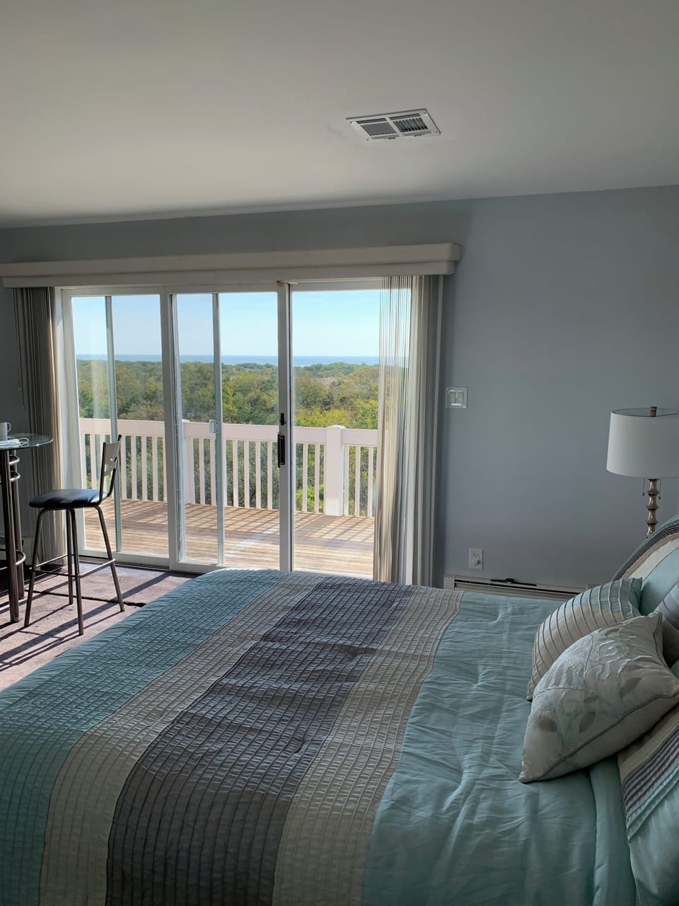 Primary bedroom, King Bed, full en-suite. Oceanfront deck