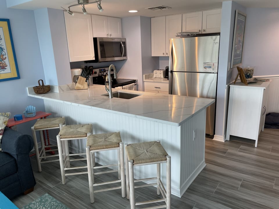 New quartz countertops and cabinets 2021