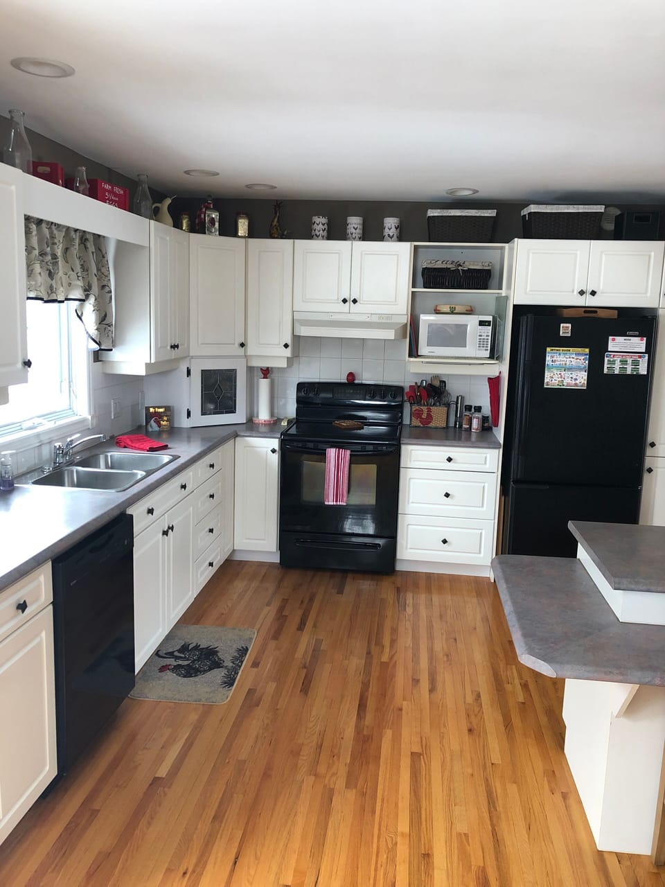 Kitchen - Full size fridge, stove, dishwasher and microwave.