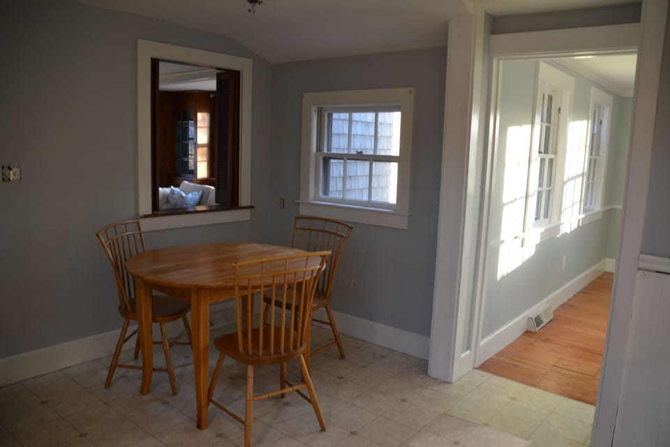 Eat-in section of the kitchen
