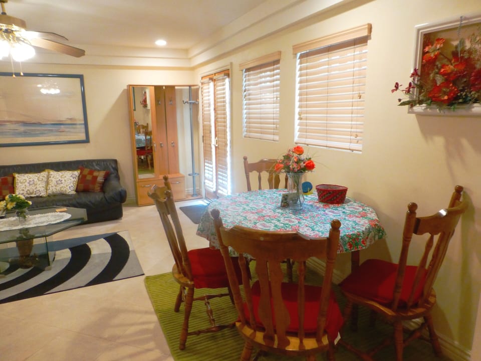 Eating area within living room, entrance and partial view from kitchen