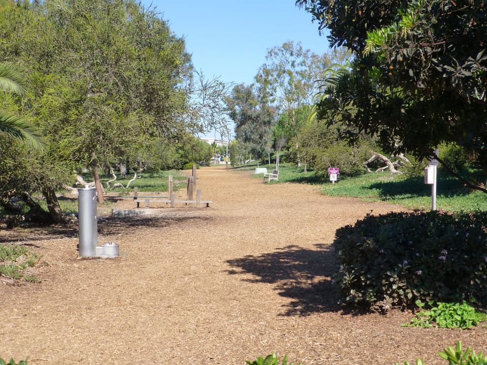 just 3 minutes away, our green belt, for walking, jogging, exercising.....