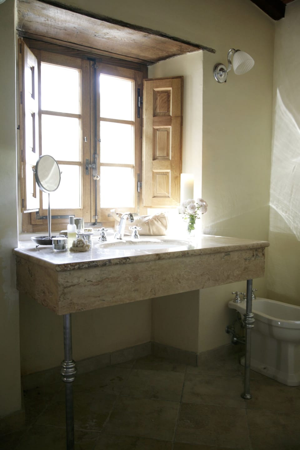 Castello di Montegiove, Bathroom Moraiolo