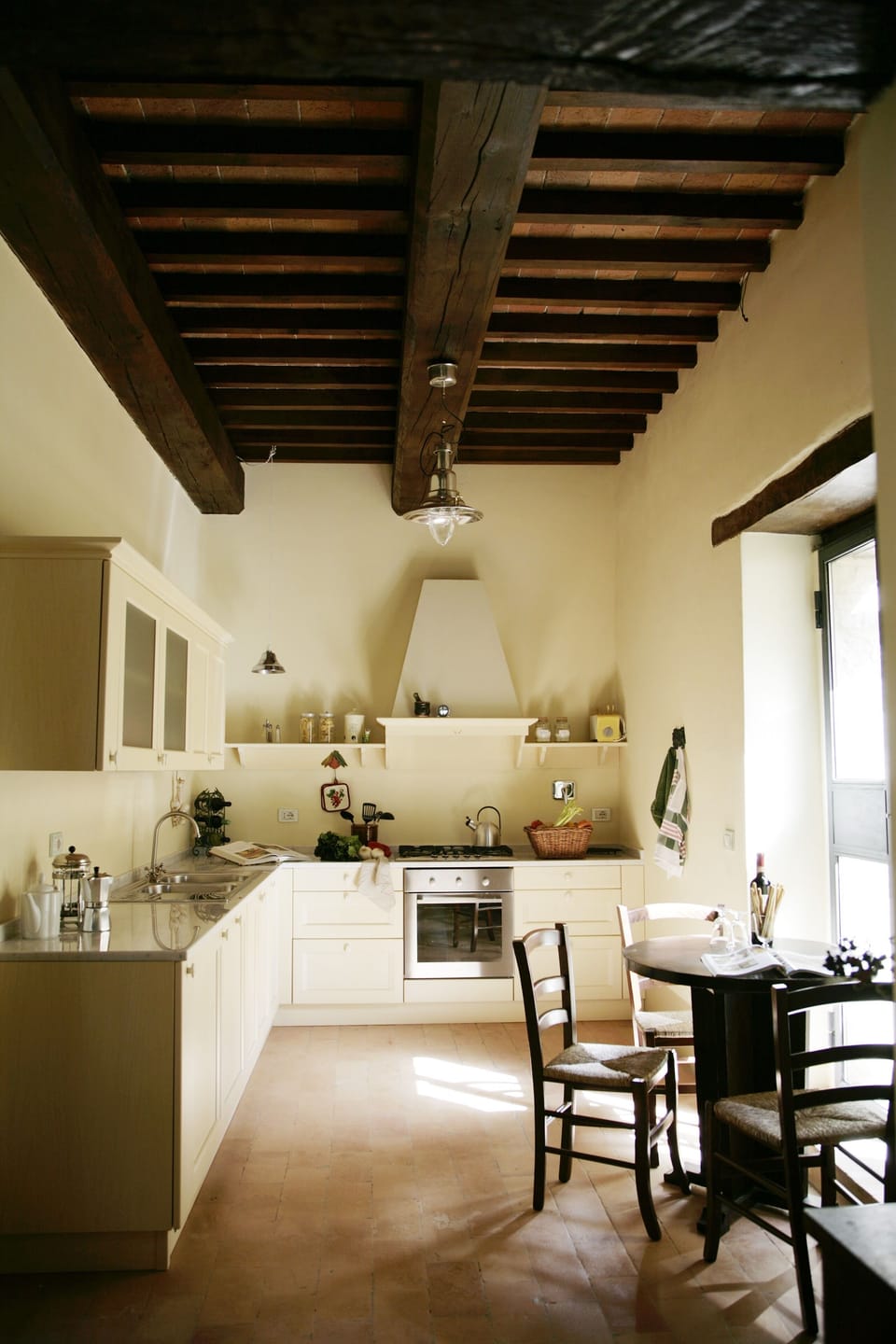 The Kitchen with access to patio. Moraiolo, Castello di Montegiove