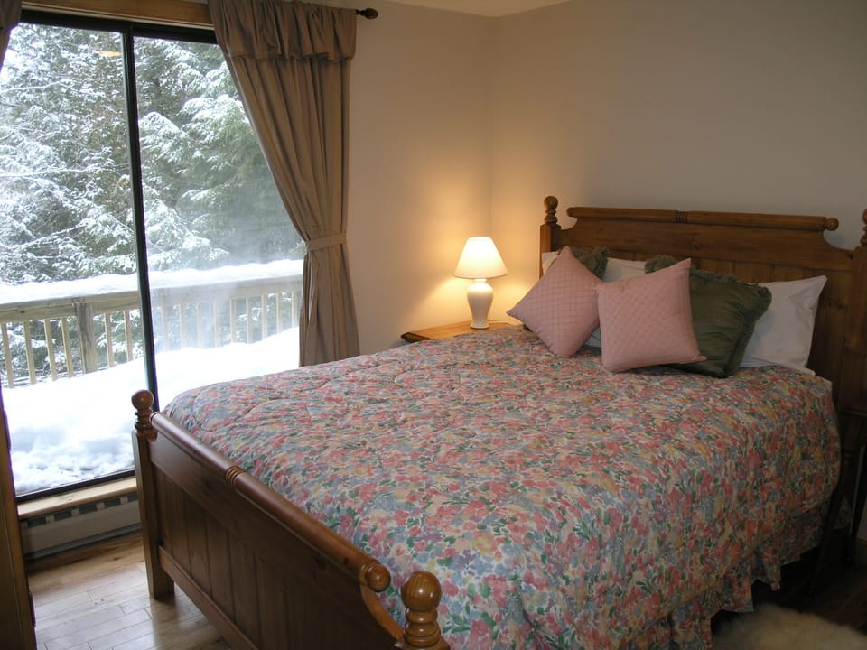 Upstairs queen bedroom