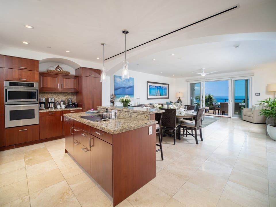 J405 Sea Breeze Suite Spacious Open-Air Concept Ocean View Great Room