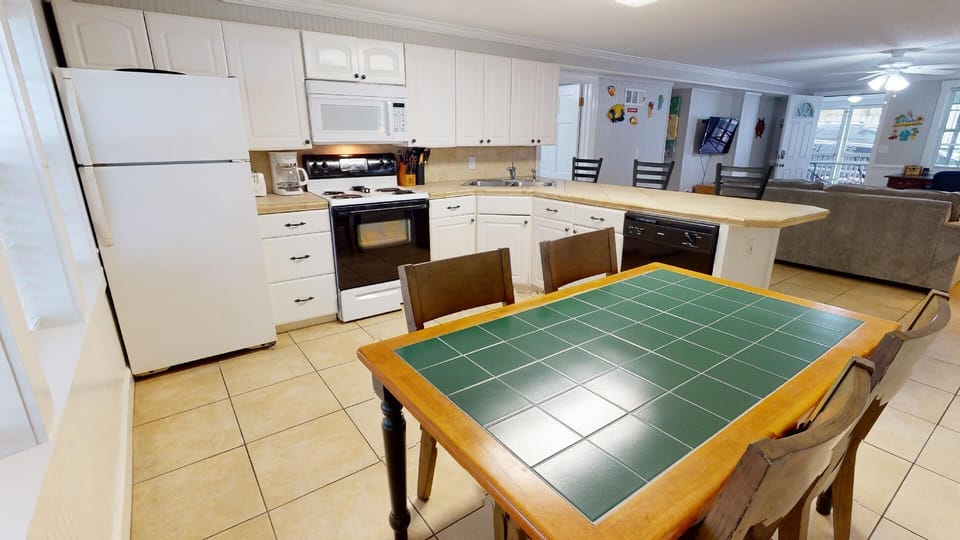 Lower Level  Eat-In Kitchen