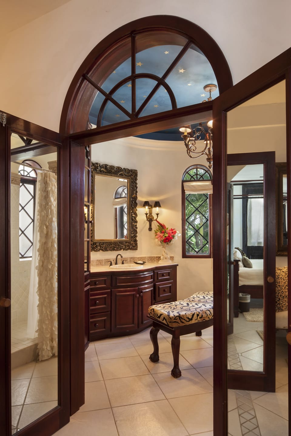 The Palm Room Bath with gold stars on the ceiling. 