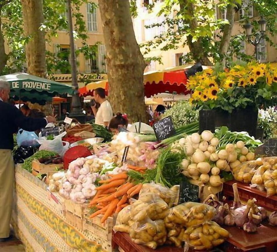 Farmers market two blocks from apt