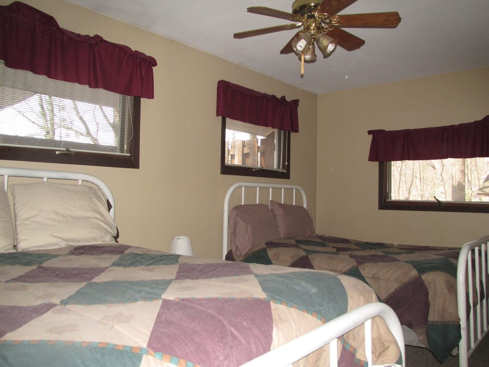 Bedroom - 2 Queens