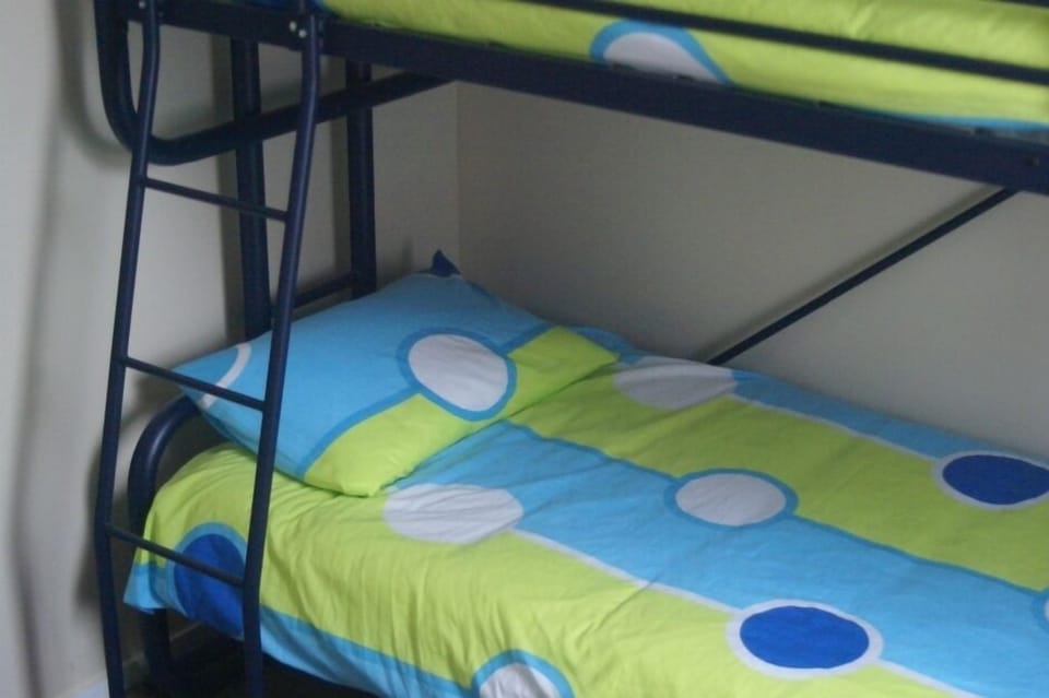 2xsingle bunks plus extra single bedroom