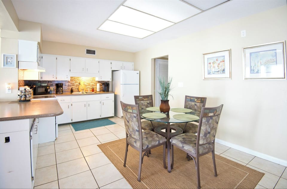 Turtle Unit - Downstairs North - Kitchen & Dining