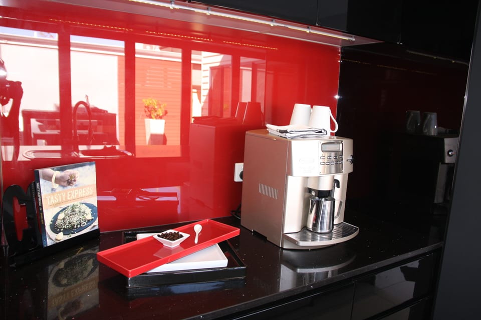 Coffee machine with an endless supply of Coffee Beans! 