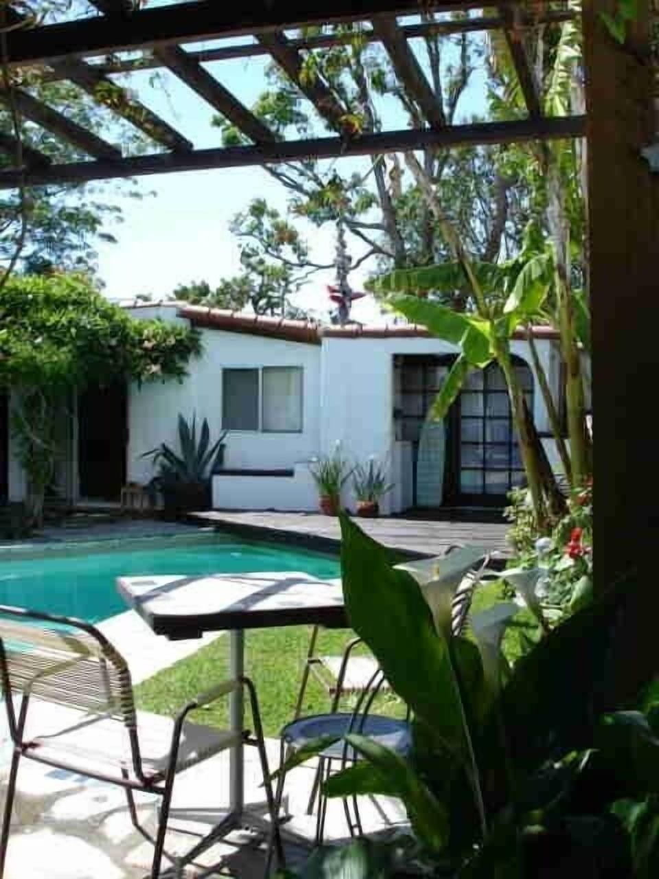 guesthouse entry
HSR19-003035