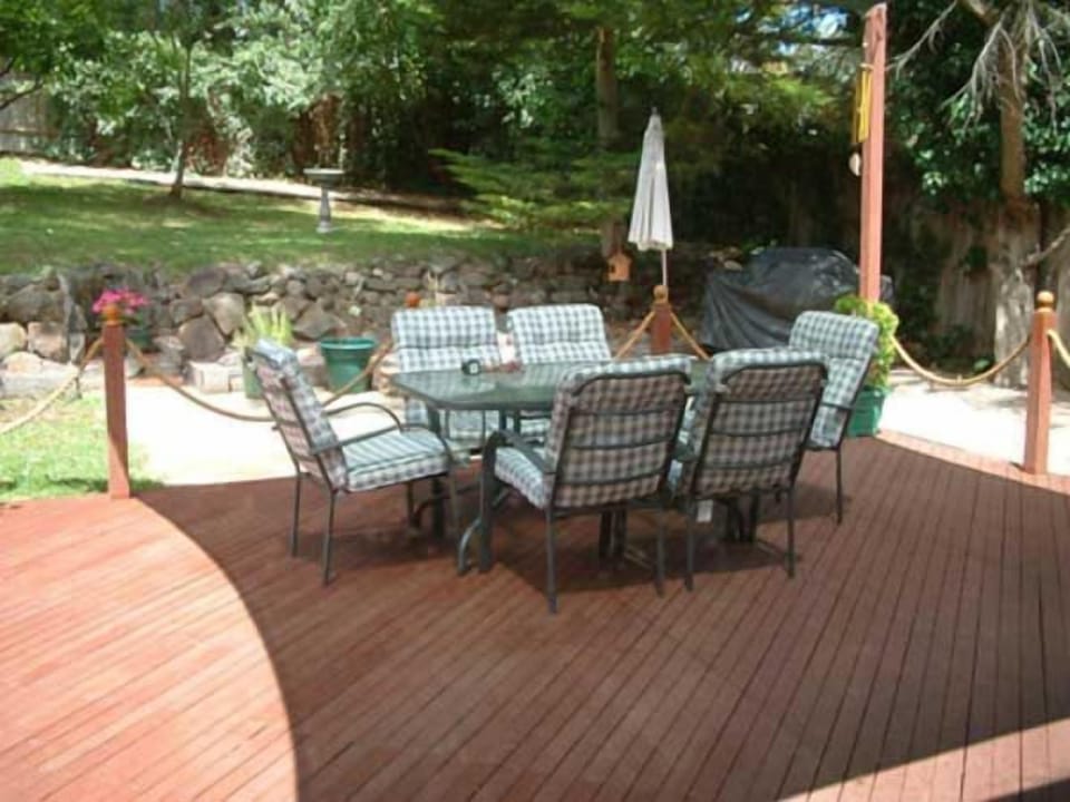 Eltham Retreat - Warm & Bright Home