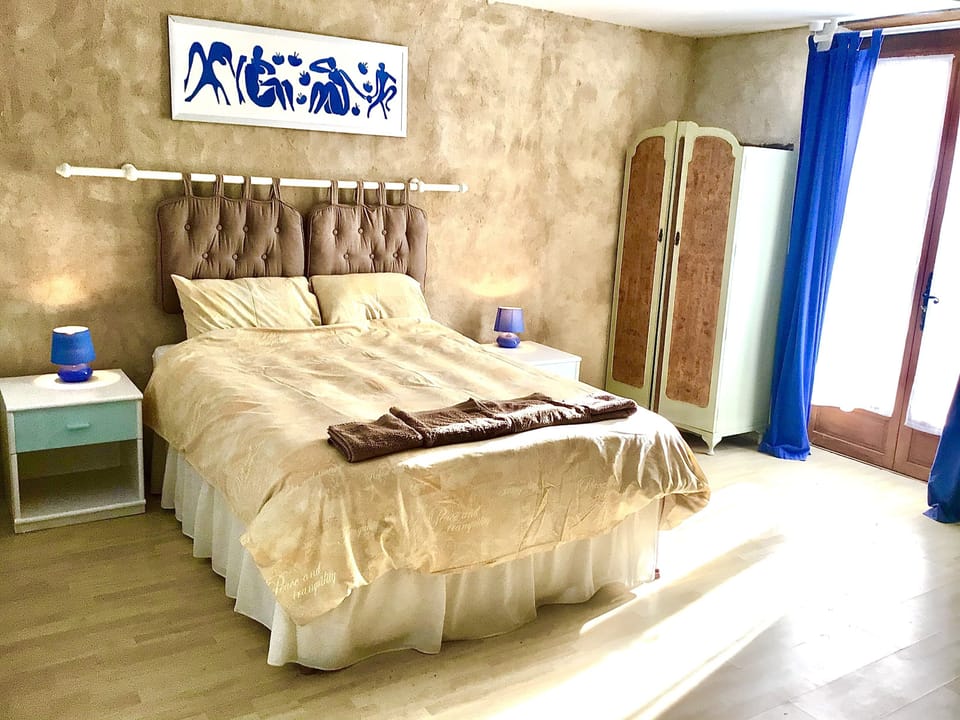 Bedroom 1 ground floor king size bed with en-suite bathroom and we
