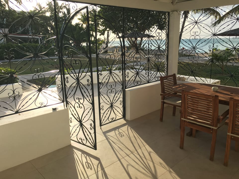 Private covered terrace & sun terrace