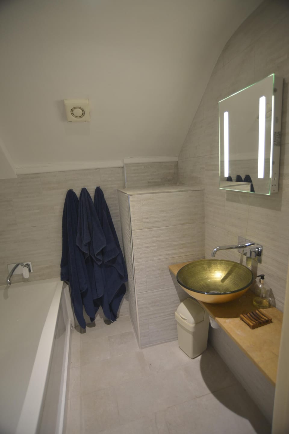 jungle room bathroom