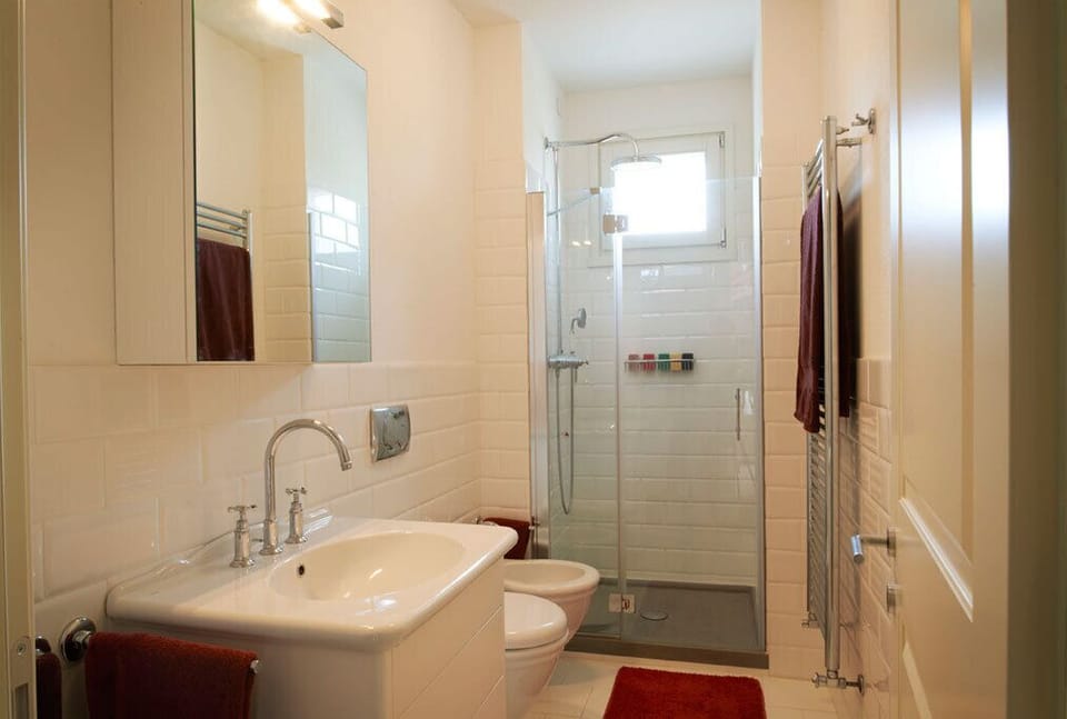 One of the two bathrooms of Balla's apartment