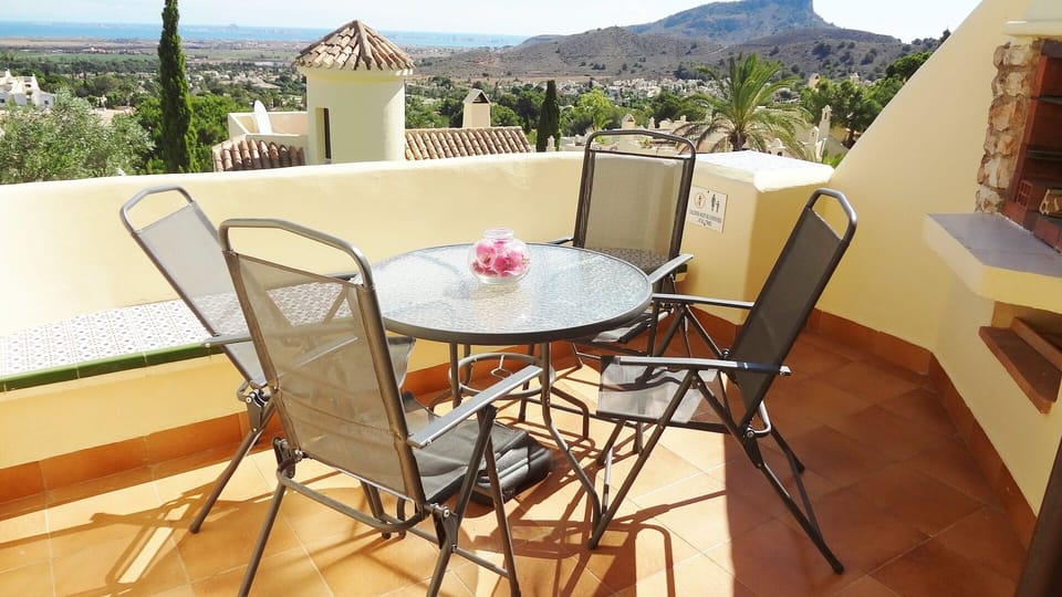 Front Terrace with built-in BBQ
BBQ