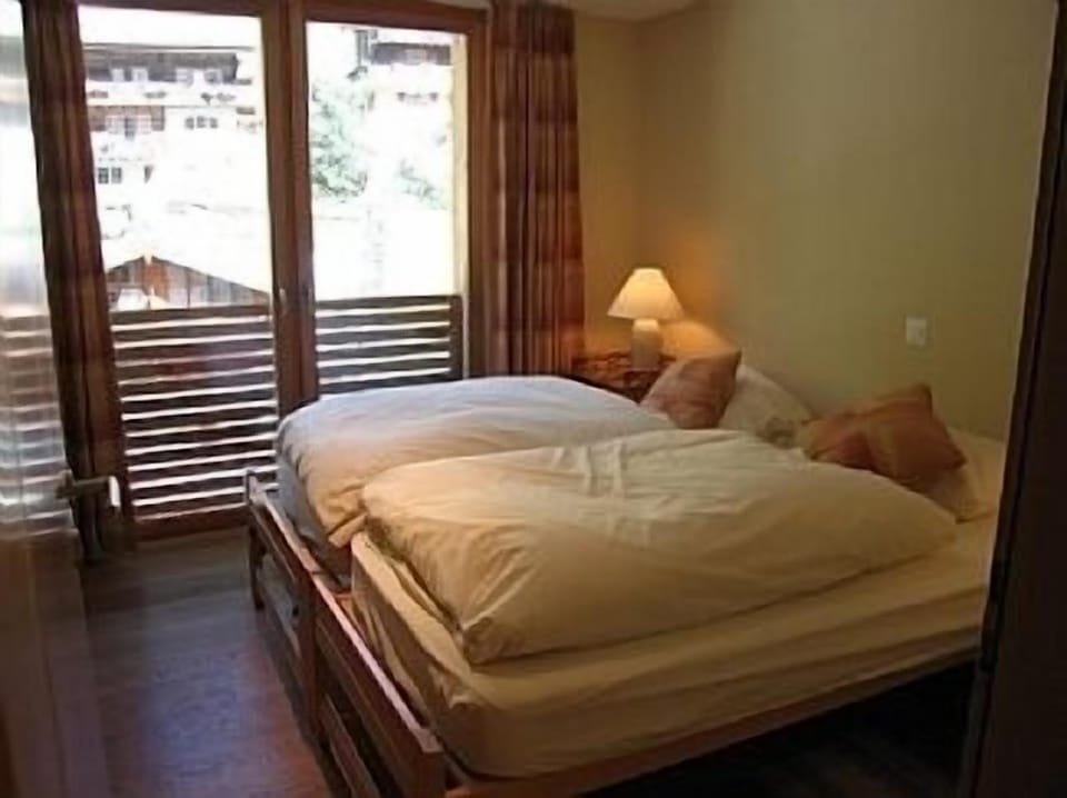 First bedroom with view over the river