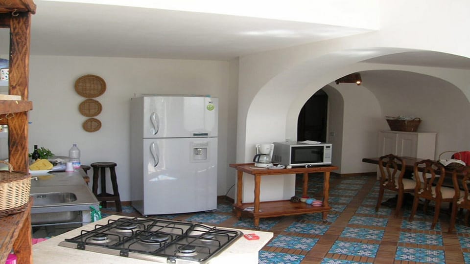 Villa Carlotta sant'agata sui due golfi, kitchen fully equipped with pizza oven