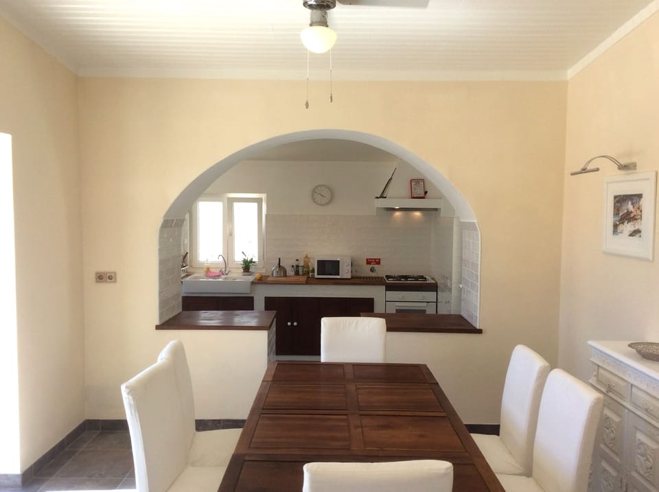 Dining area and view to kitchen