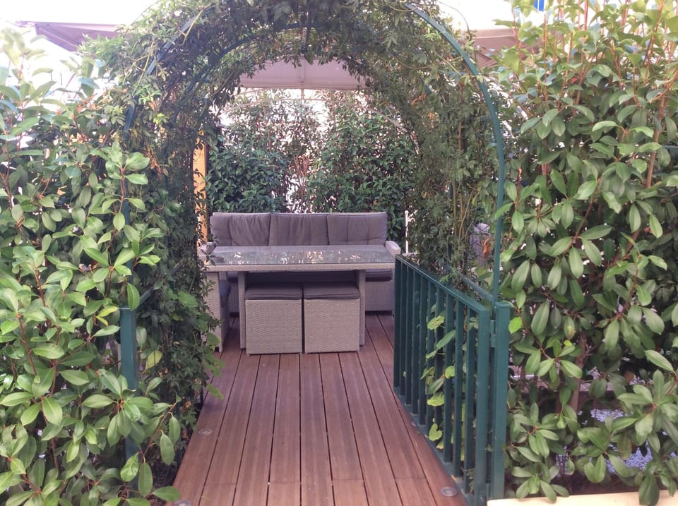 Dine in the garden
