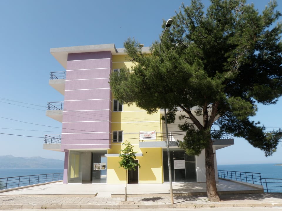 The house from Entré