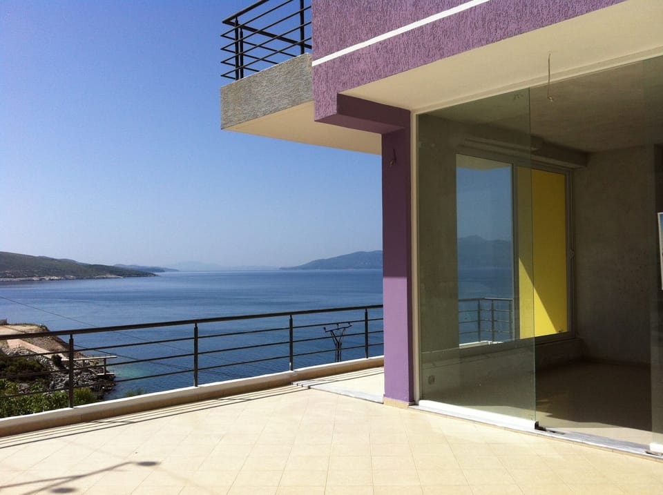 Take a swim in the pool at Renoir with sea view!