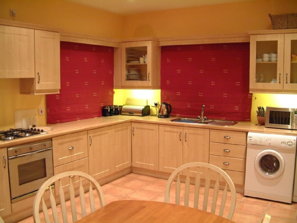 Spacious and well equipped kitchen