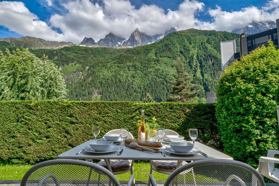 Outdoor dining with beautiful mountain views